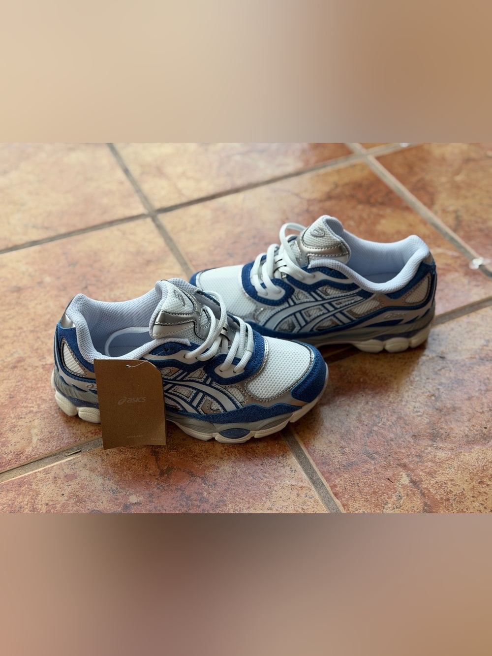Size 4.5 Men’s And Women’s 6 - Asics Gel Kayano NYC Blue